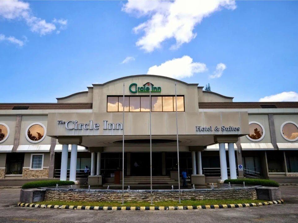 Circle-Inn-Hotel-Suites-Iloilo-City-Steeldek